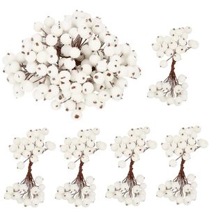 Set decorativ ramuri cu merisoare rosii artificiale inghetate, 15 cm, 200 boabe, alb