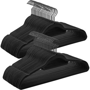 SONGMICS Set de 50 de umerase pentru haine, anti-alunecare cu catifea, bara de cravata si carlig pivotant, 43,5 cm, negru