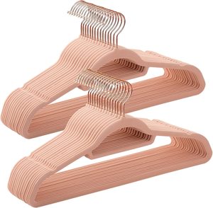 SONGMICS Set de 50 de umerase pentru haine, anti-alunecare cu catifea, bara de cravata si carlig pivotant, 43,5 cm, roz
