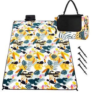 Patura pentru picnic sau plaja, cu folie izolatoare si maner, 150x200cm, model tropical, alb verde